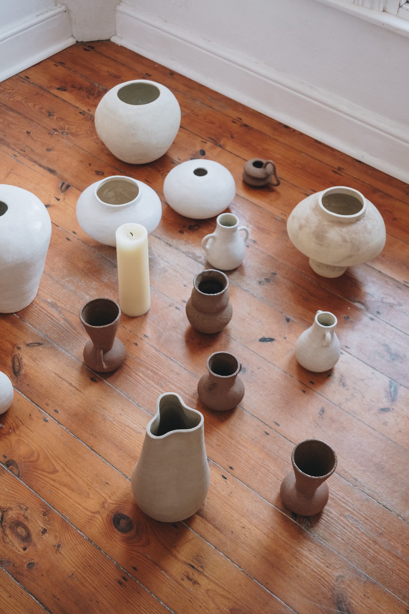Pebble Vase in White