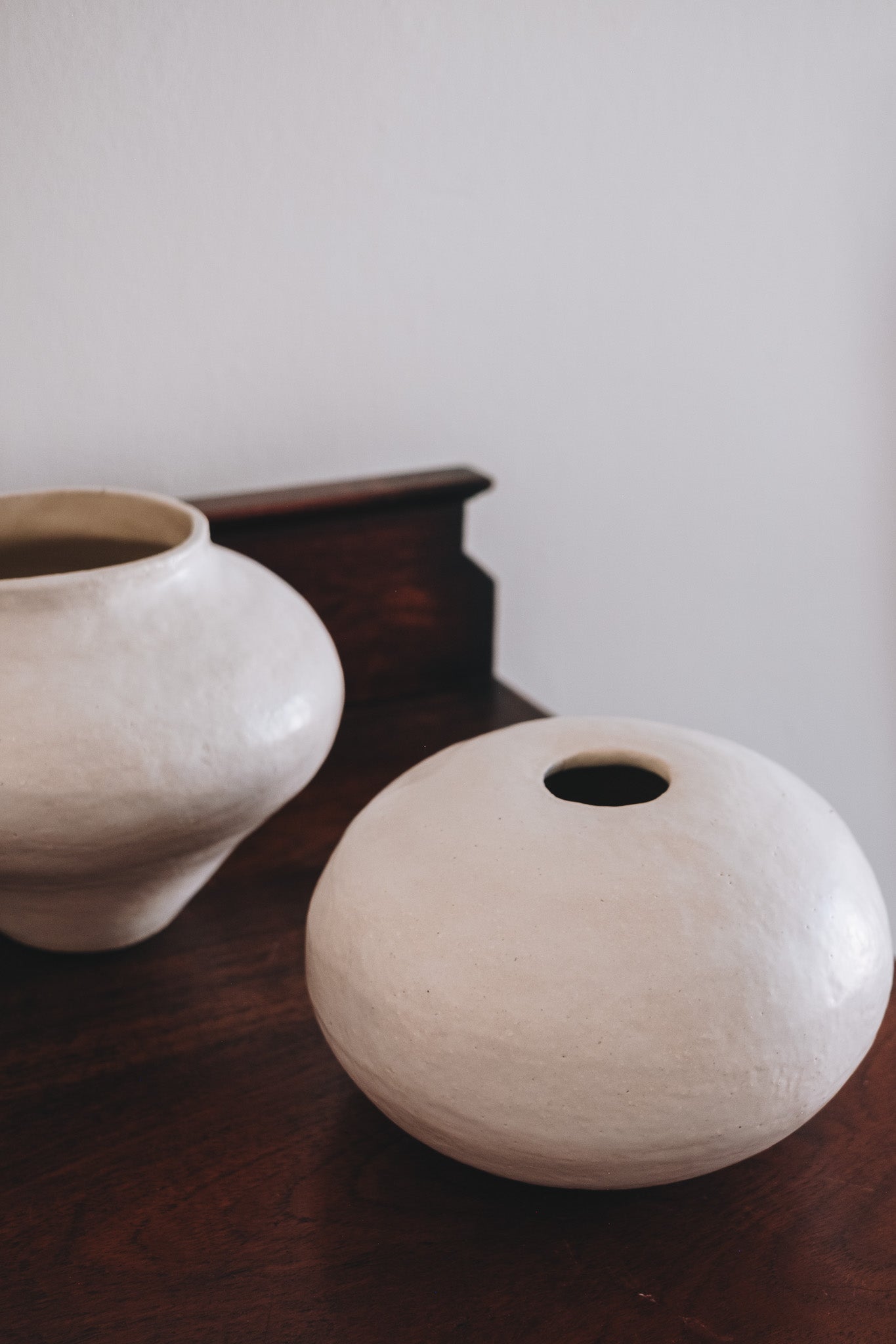 Pebble Vase in White