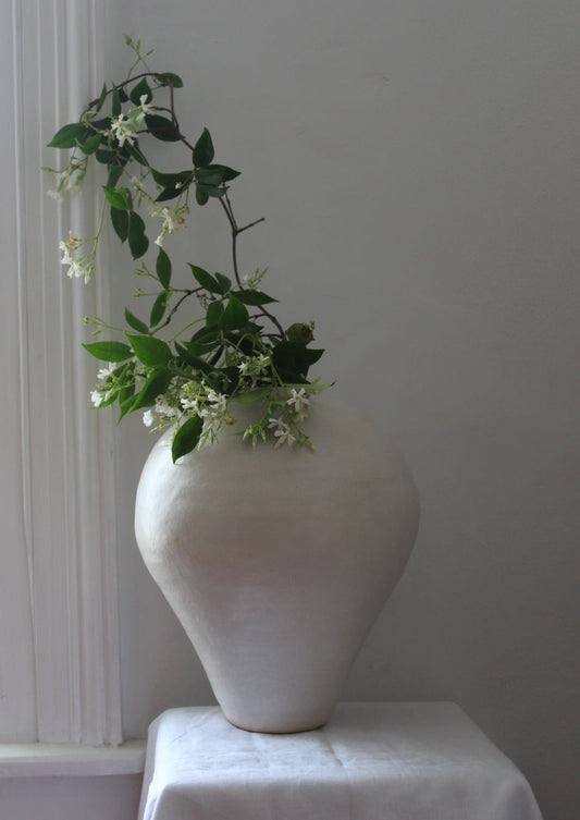 Bud Vase in White or Terracotta