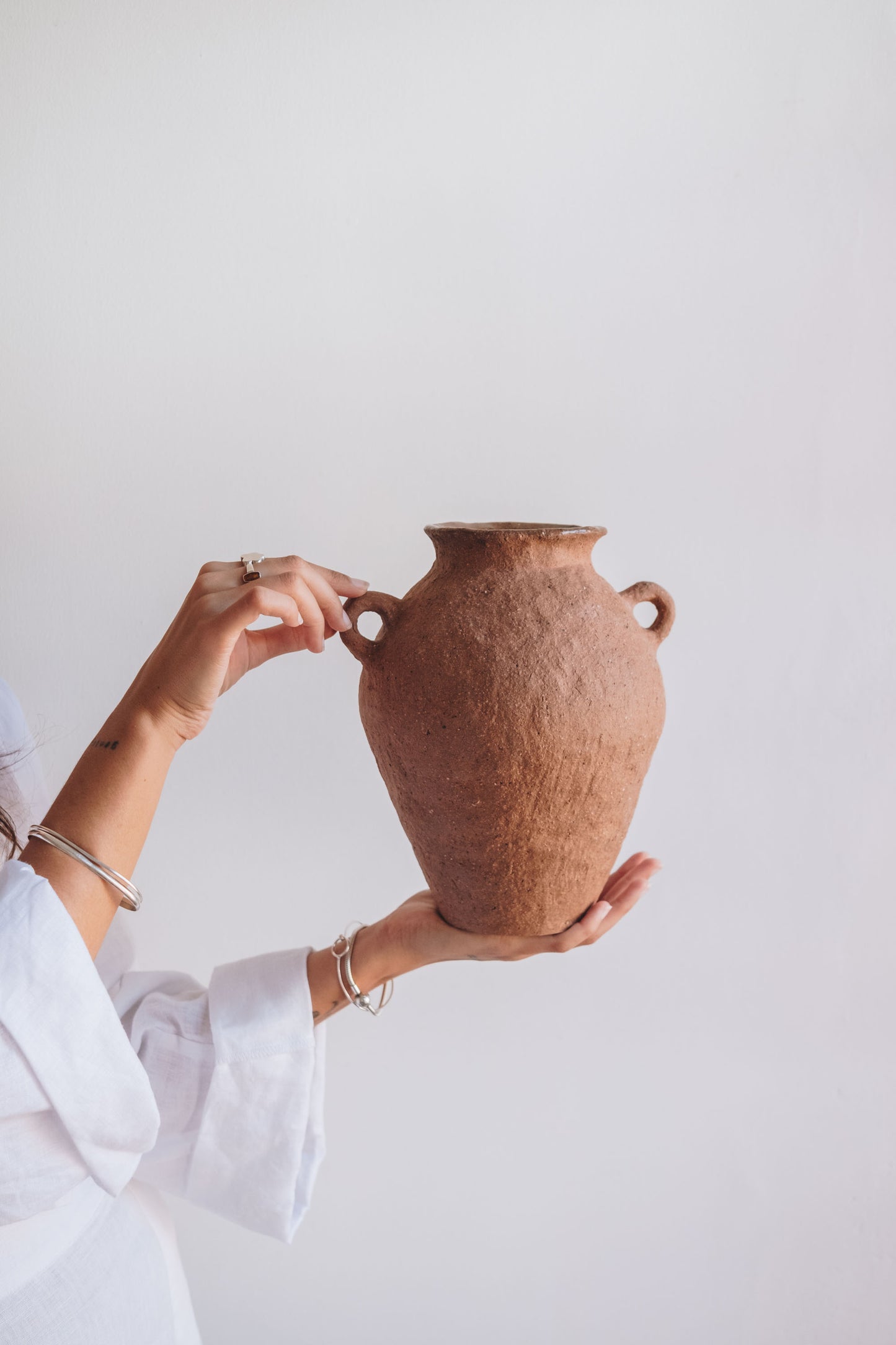 Still Bay Vase in Terracotta or White