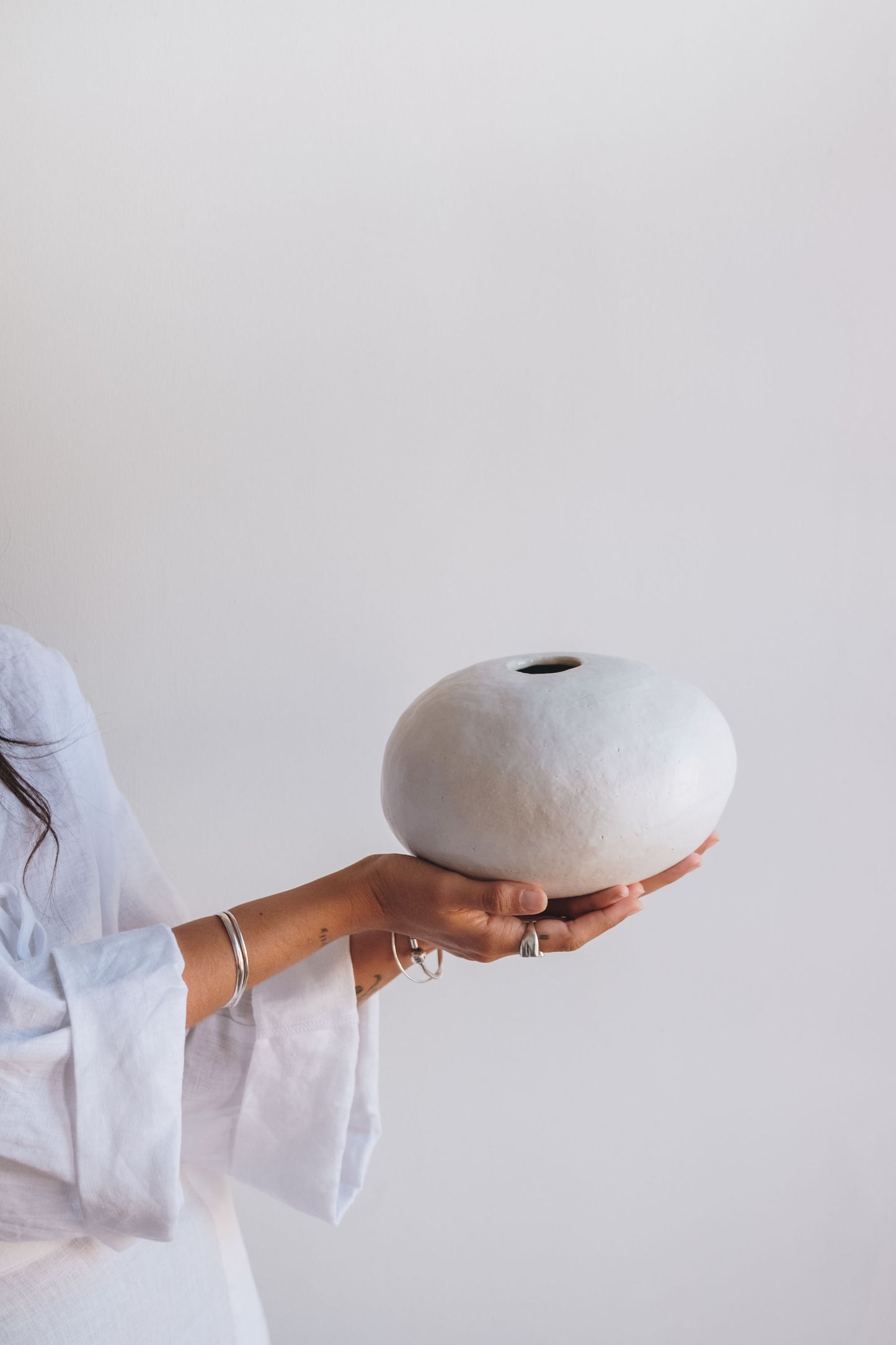 Pebble Vase in White
