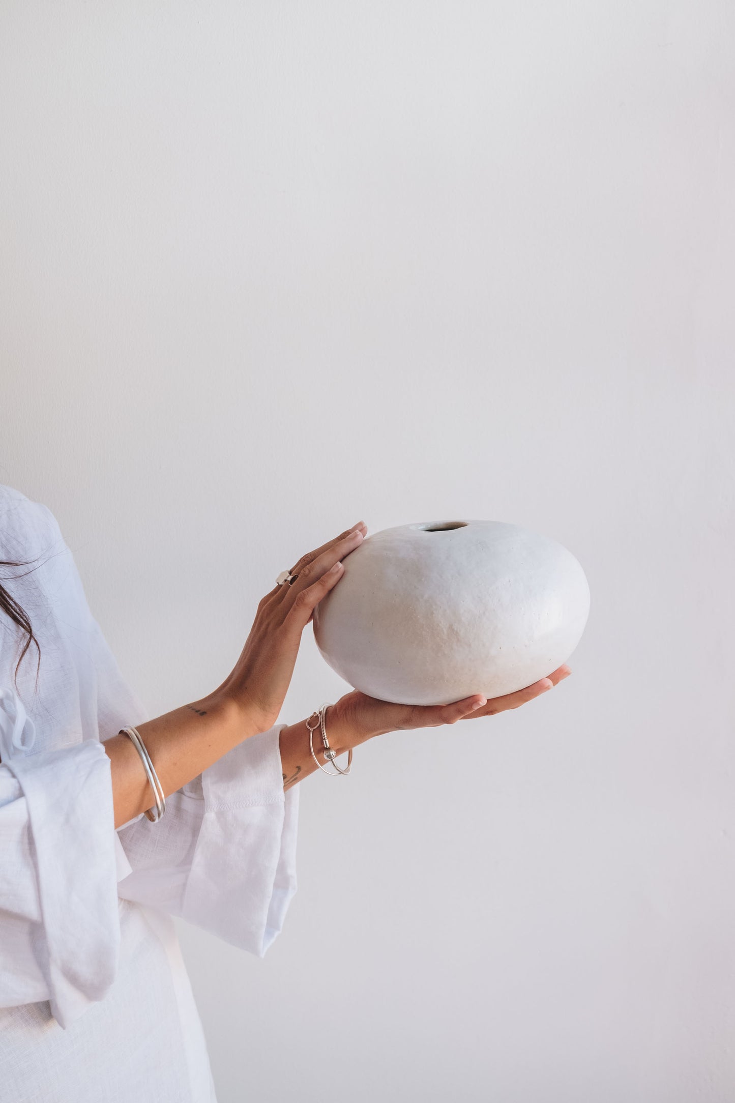 Pebble Vase in White