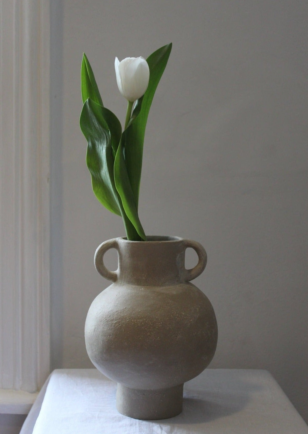 Pod Vase in White